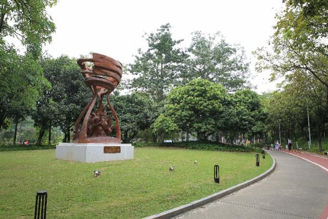 東莞市黨建文化主題公園落成,市委書記帶隊聽了一堂“戶外黨課”