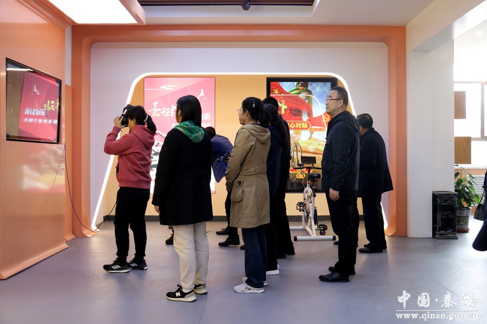 天水市政府離退休黨員干部來秦安縣“智慧黨建”教育基地參觀學(xué)習(xí)