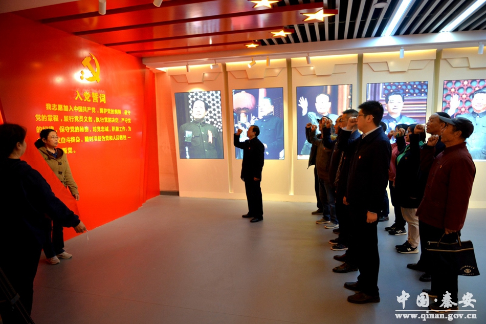 天水市政府離退休黨員干部來秦安縣“智慧黨建”教育基地參觀學(xué)習(xí)