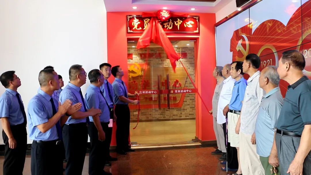 黨史學習教育│陸川縣檢察院黨員活動中心揭牌儀式暨“光榮在黨50年”紀念章頒發儀式